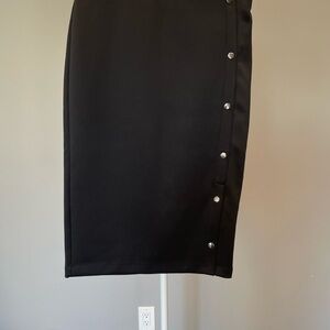 BOLD elements Black Button-Detail Pencil Skirt